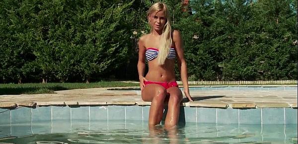  Cute Teen Lova By The Pool